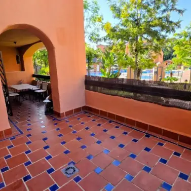 Sale of middle floor apartment in Estepona