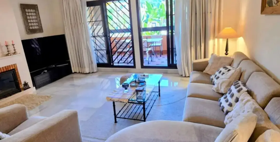 Sale of middle floor apartment in Estepona 4