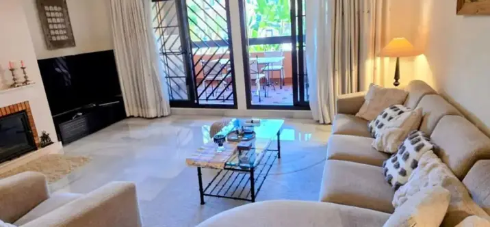 Sale of middle floor apartment in Estepona 3