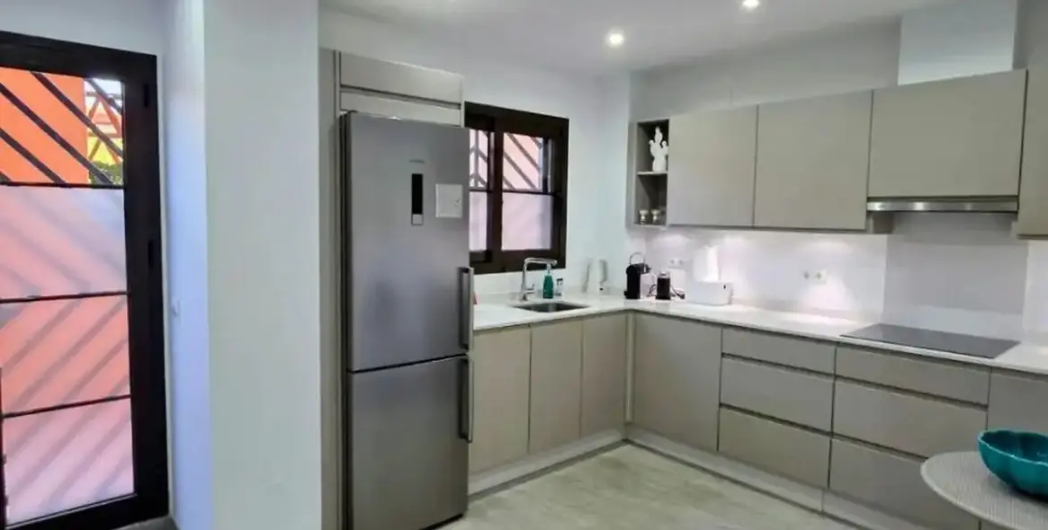 Sale of middle floor apartment in Estepona 5
