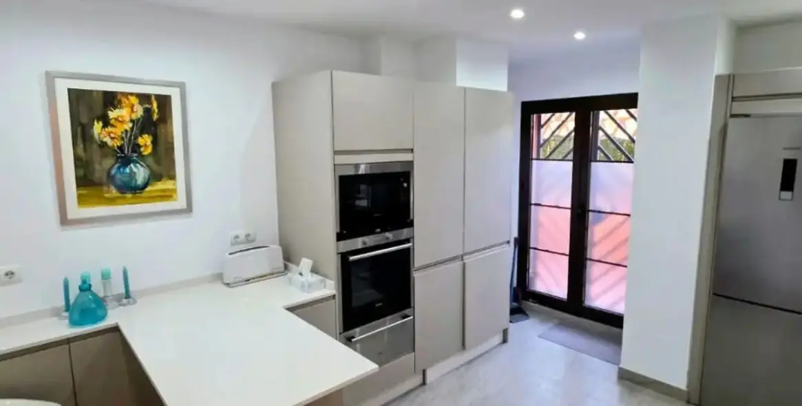 Sale of middle floor apartment in Estepona 6