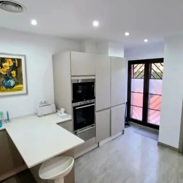 Sale of middle floor apartment in Estepona