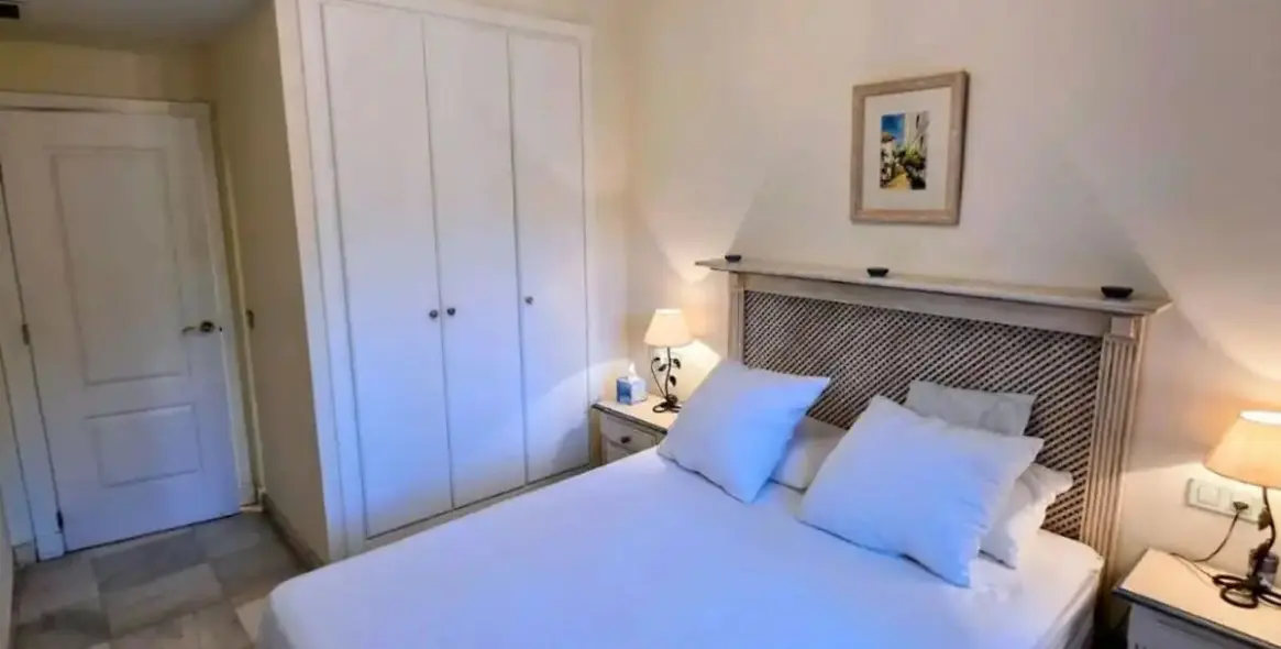 Sale of middle floor apartment in Estepona 8