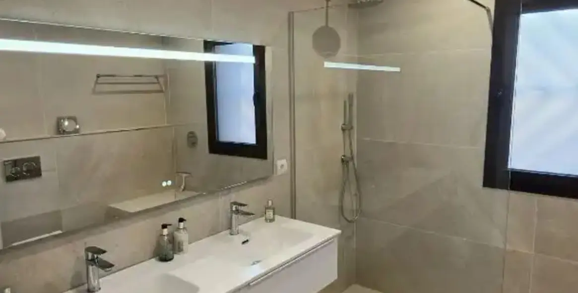 Sale of middle floor apartment in Estepona 11
