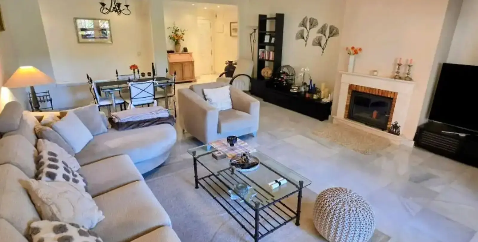Sale of middle floor apartment in Estepona 3
