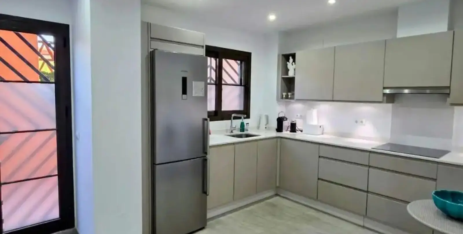 Sale of middle floor apartment in Estepona 5
