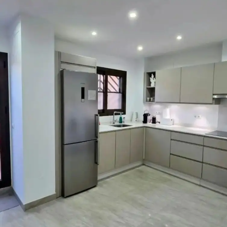 Sale of middle floor apartment in Estepona