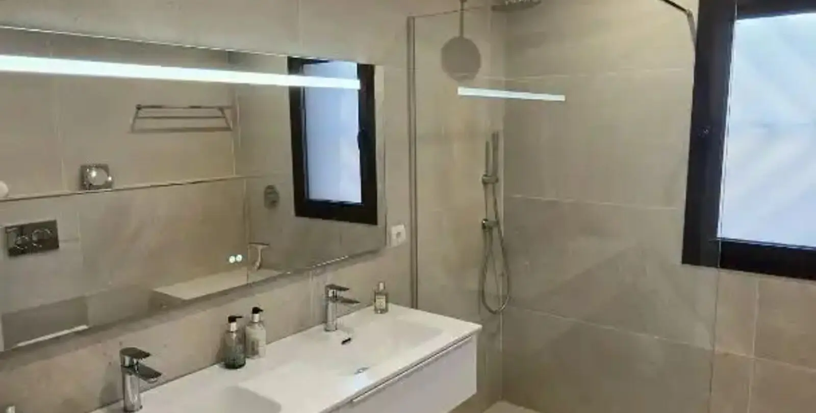 Sale of middle floor apartment in Estepona 11