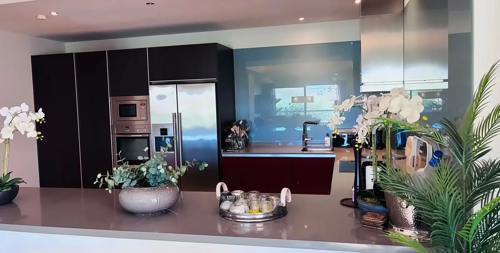 Sale of middle floor apartment in Benahavís 8