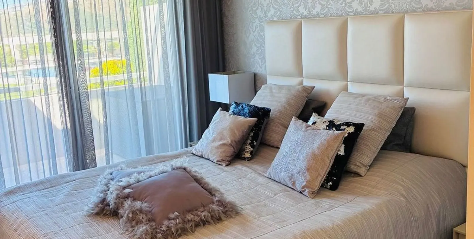Sale of middle floor apartment in Benahavís 12