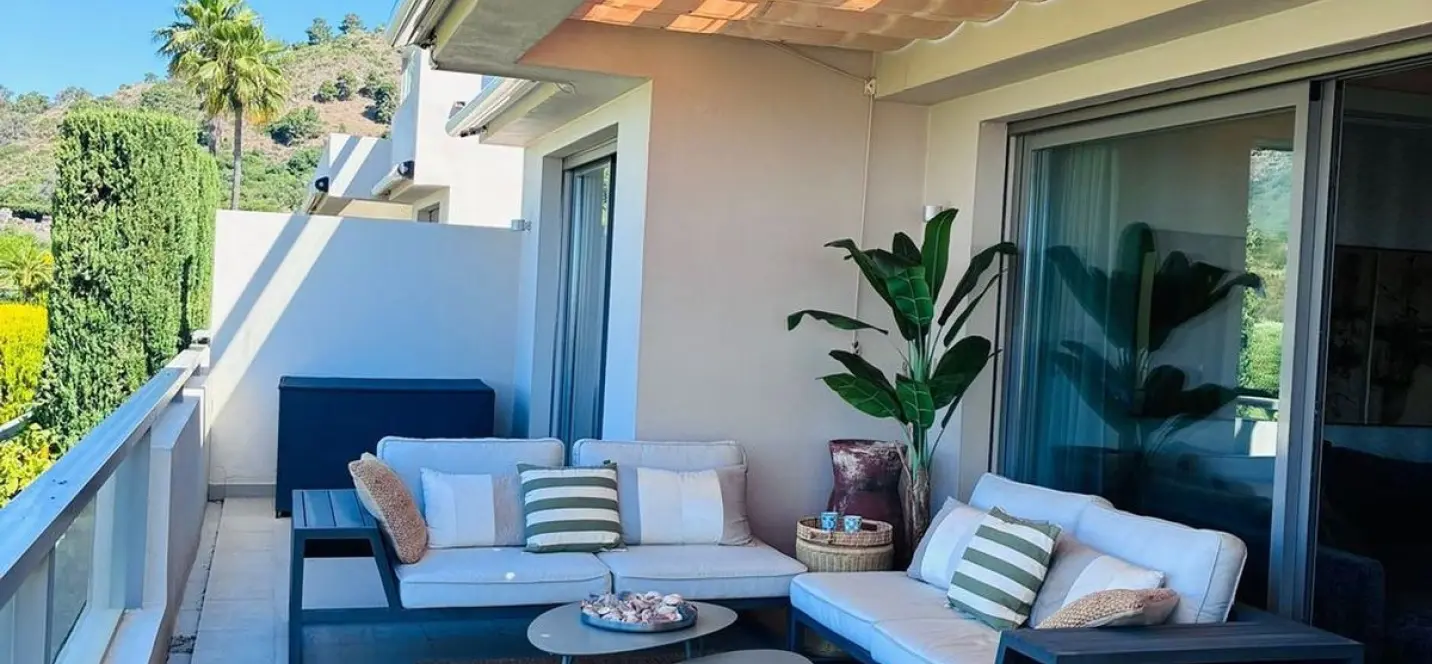 Venta de apartamento en planta media en Benahavís 4