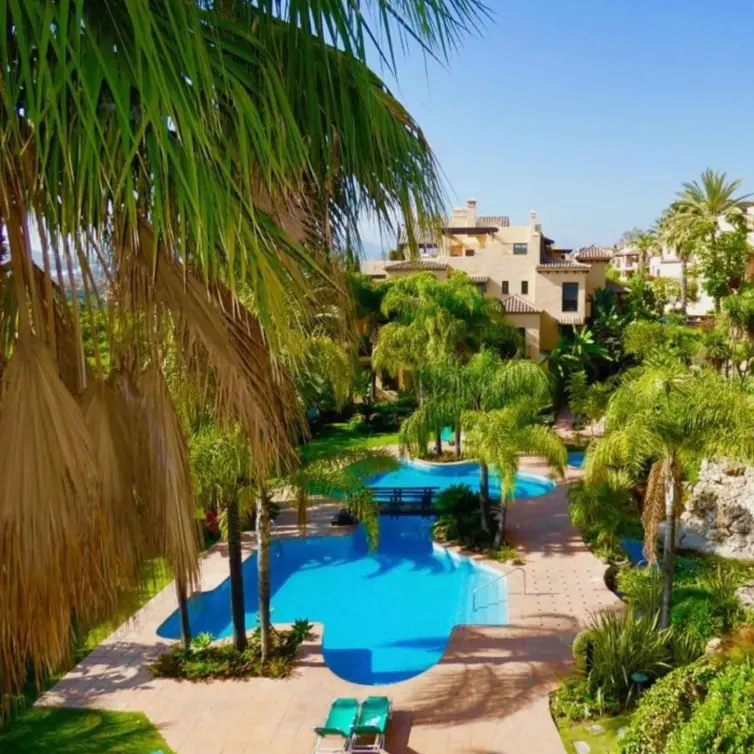 Sale of penthouse duplex in Estepona