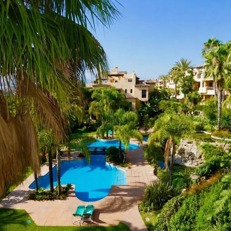 Sale of penthouse duplex in Estepona