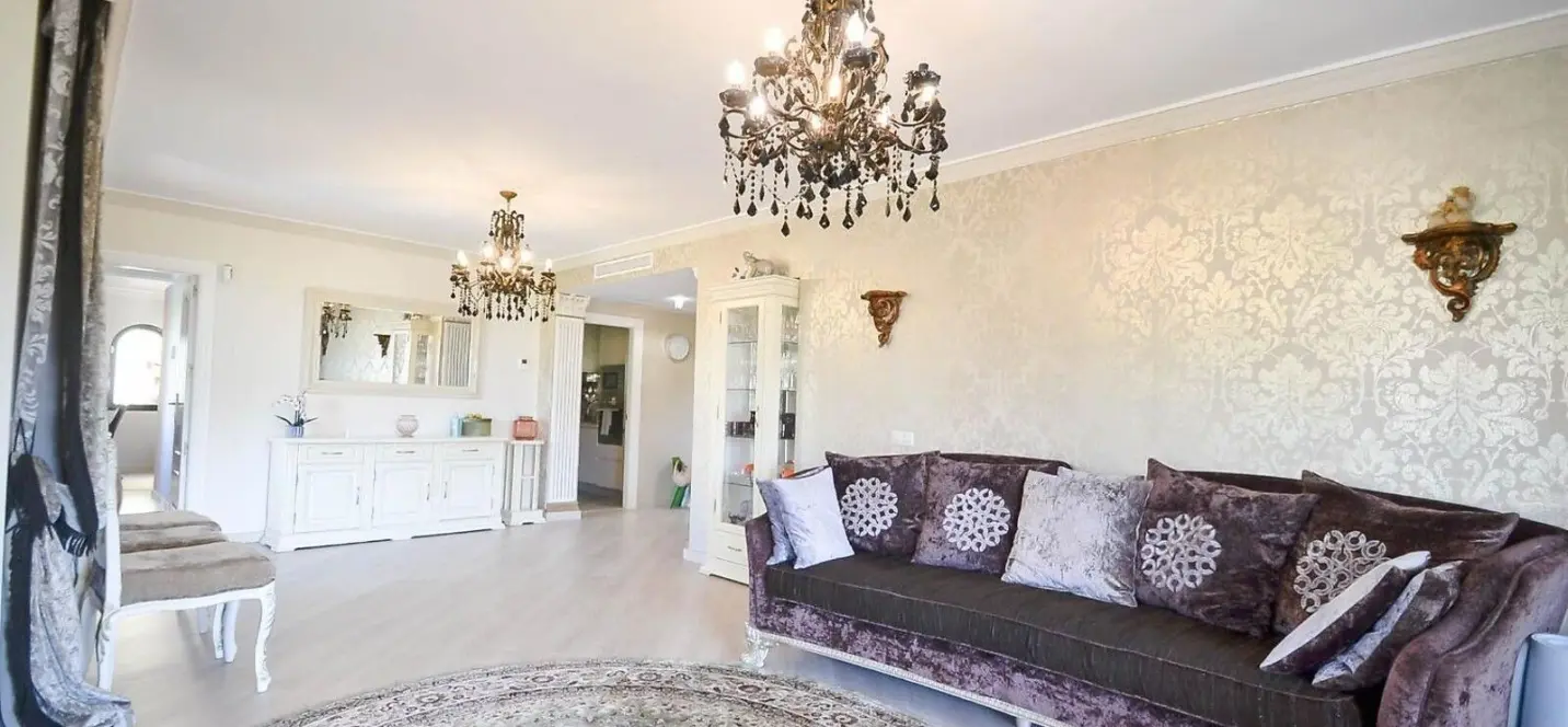 Sale of penthouse duplex in Estepona 2