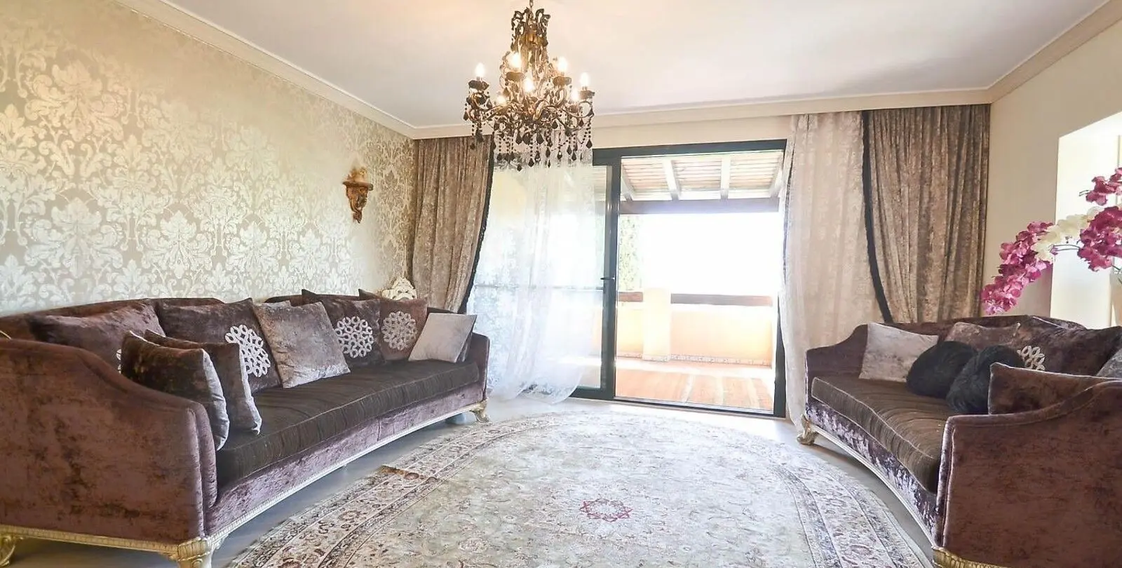 Sale of penthouse duplex in Estepona 4