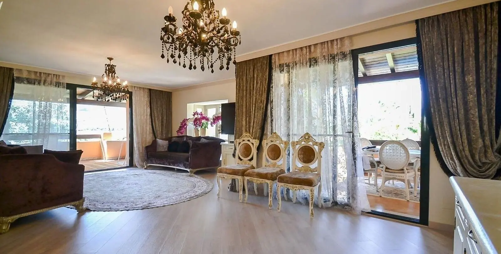 Sale of penthouse duplex in Estepona 7