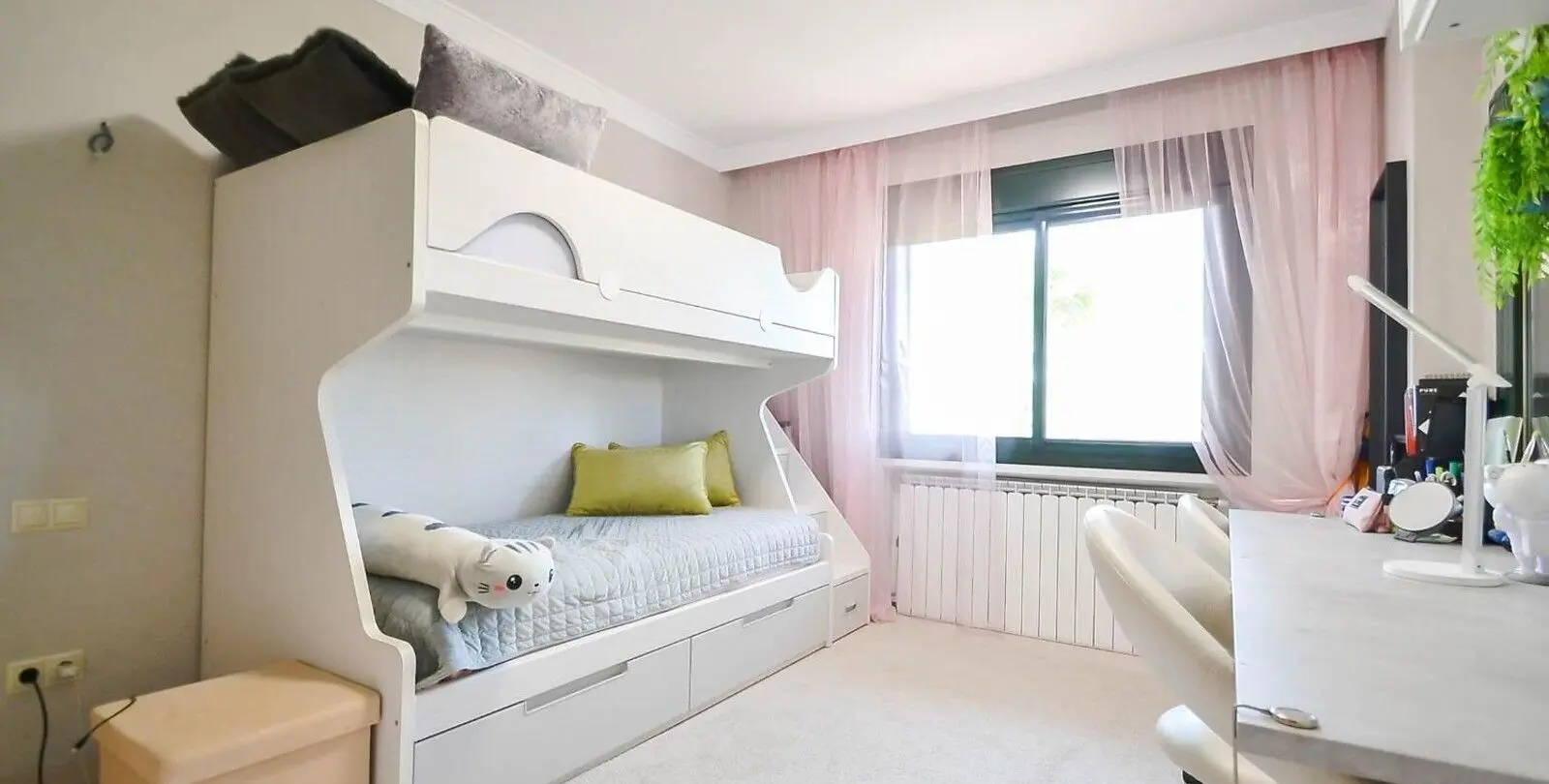 Sale of penthouse duplex in Estepona 18