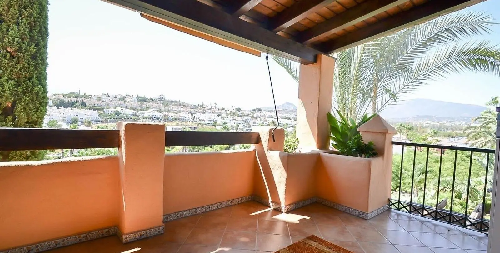 Sale of penthouse duplex in Estepona 21