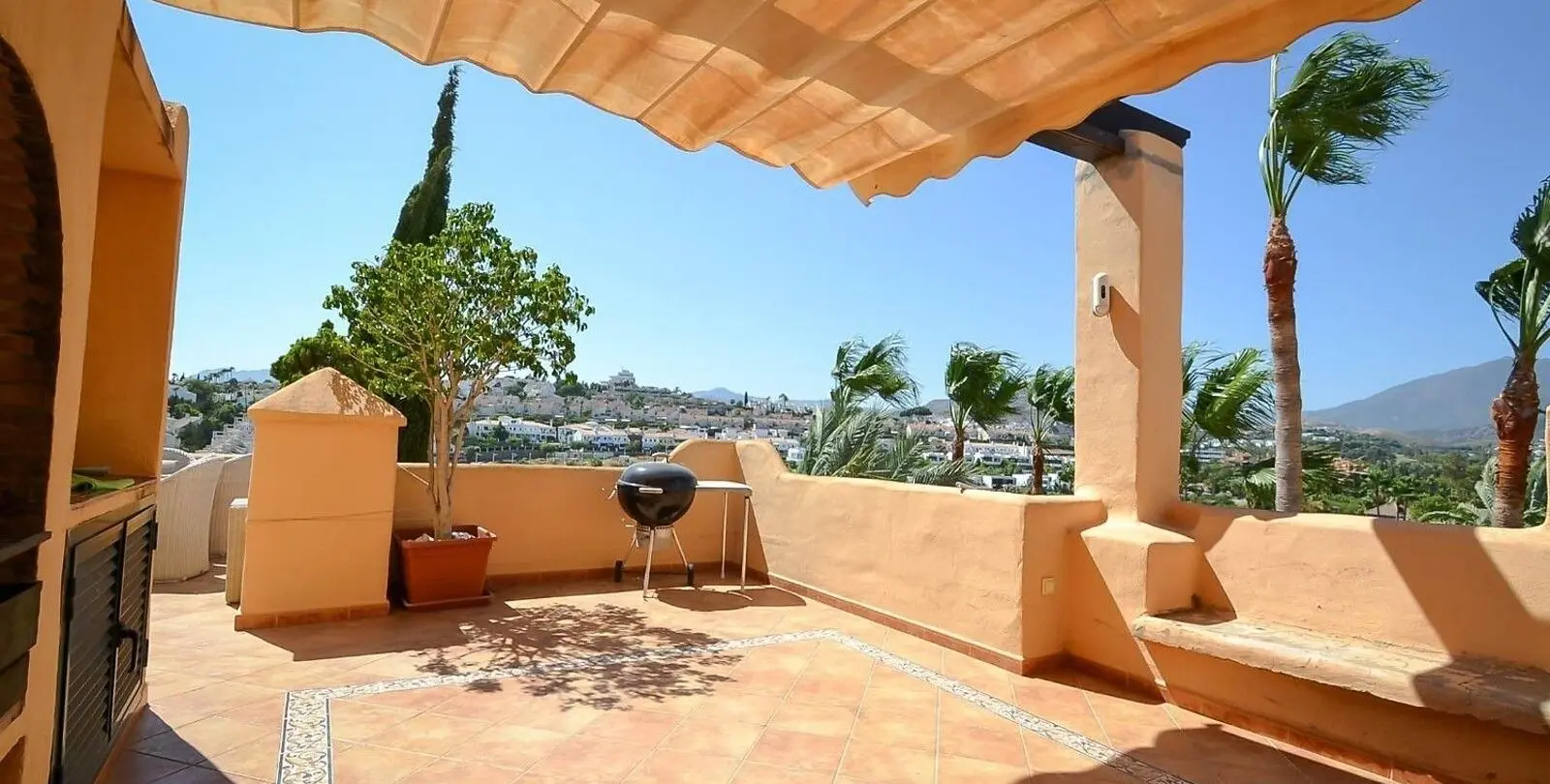 Sale of penthouse duplex in Estepona 22
