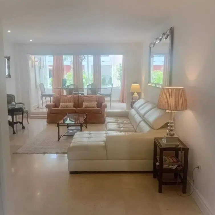 Sale of middle floor apartment in The Golden Mile