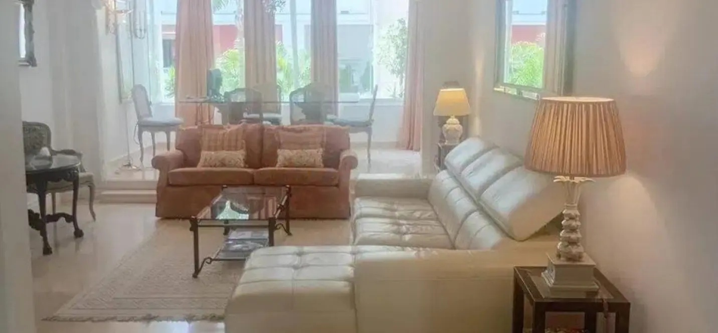 Sale of middle floor apartment in The Golden Mile 1