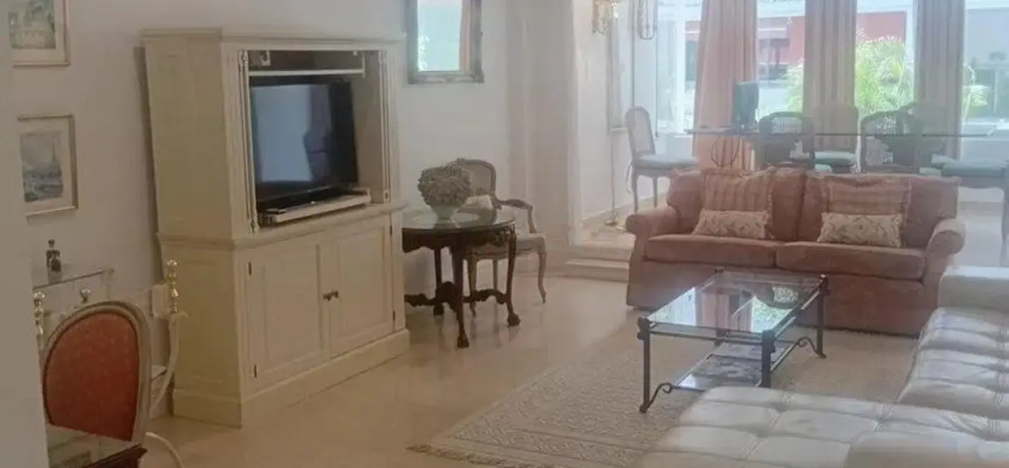 Sale of middle floor apartment in The Golden Mile 2