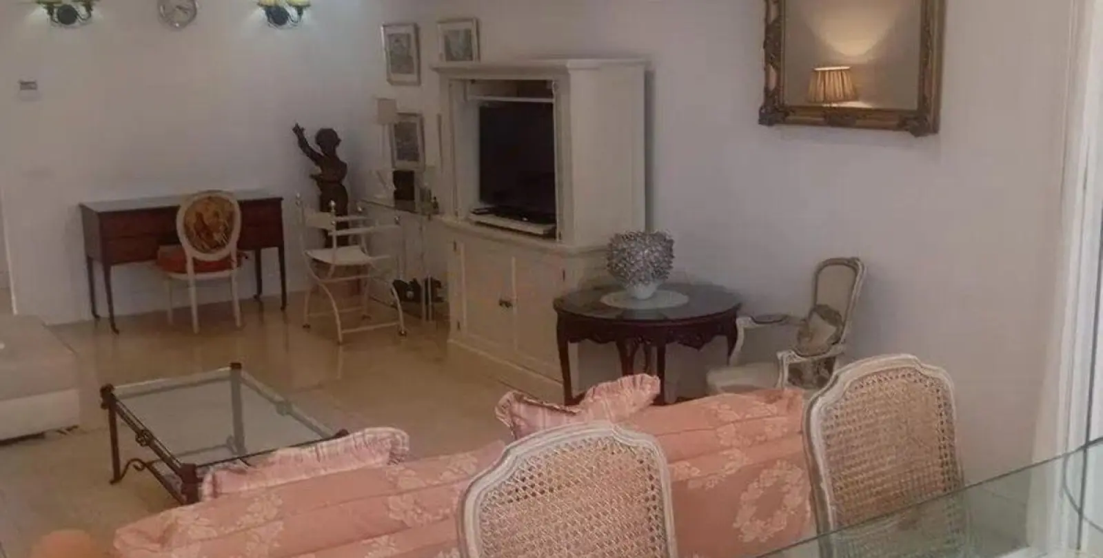 Sale of middle floor apartment in The Golden Mile 5