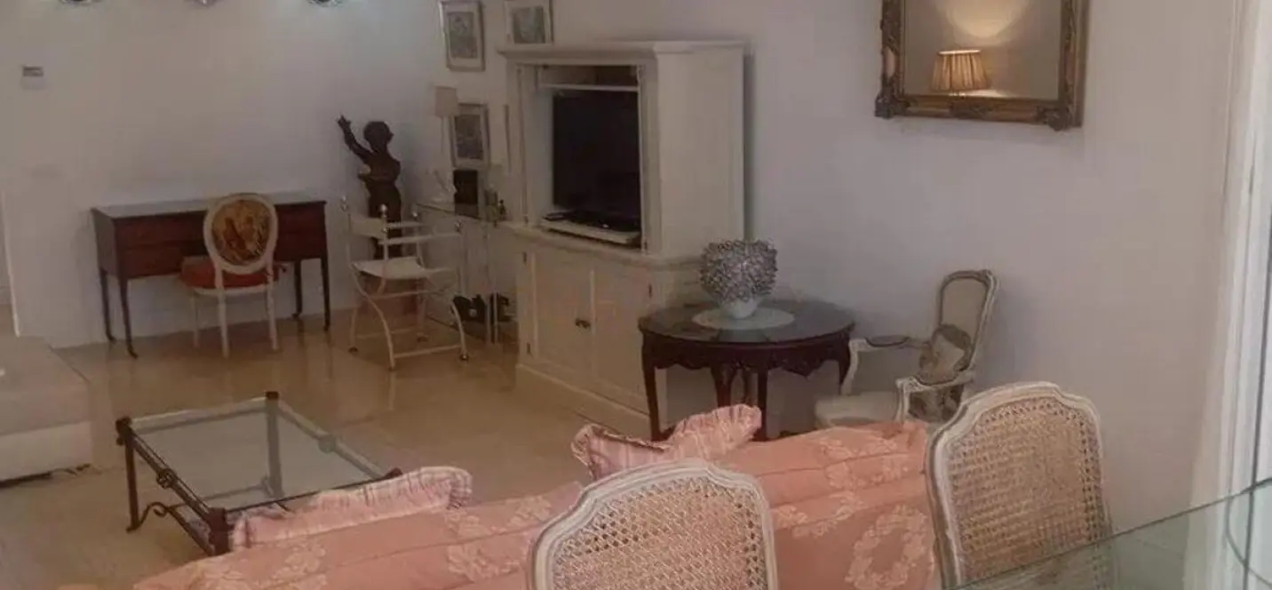 Sale of middle floor apartment in The Golden Mile 4