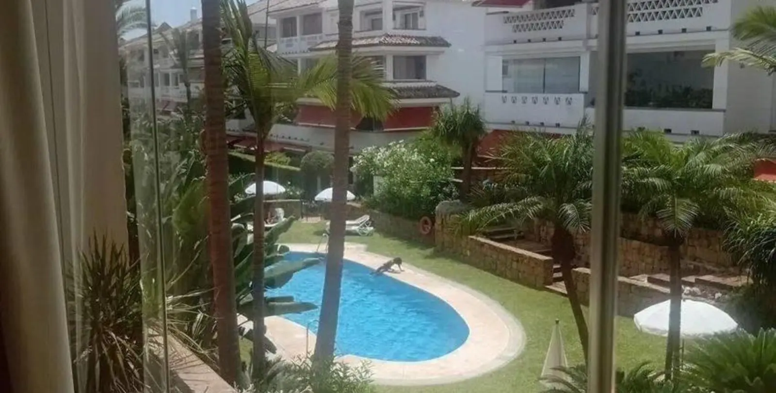 Sale of middle floor apartment in The Golden Mile 6