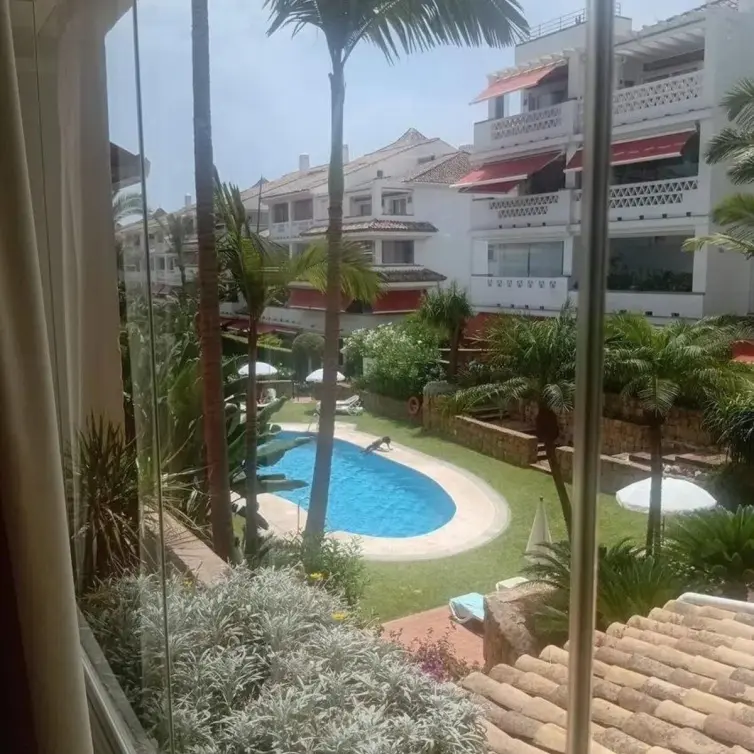 Sale of middle floor apartment in The Golden Mile