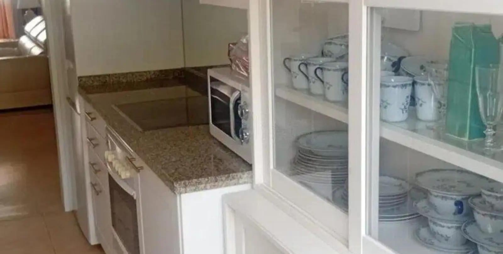 Sale of middle floor apartment in The Golden Mile 7