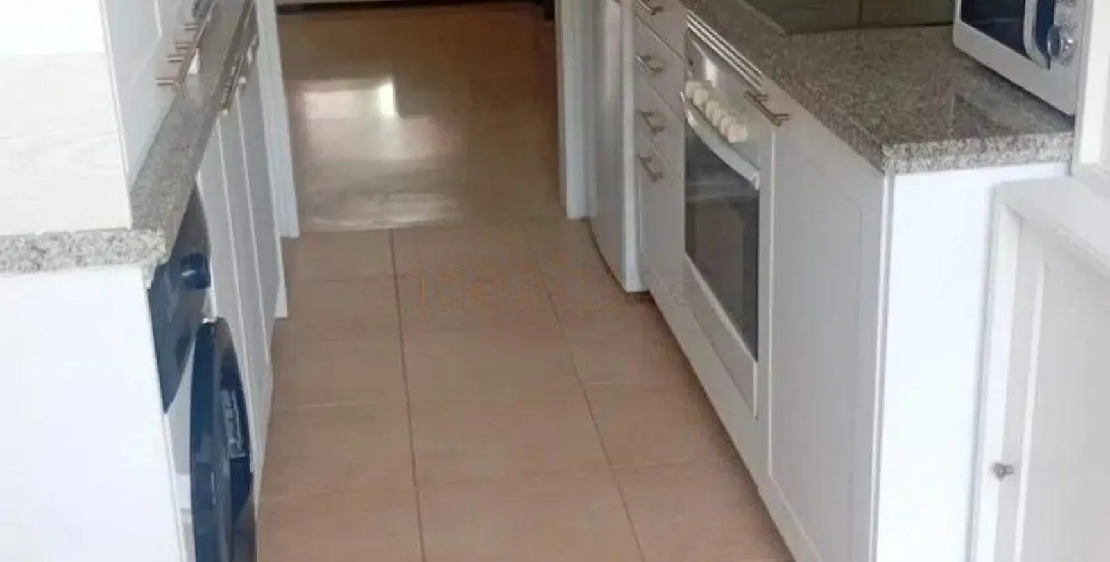 Sale of middle floor apartment in The Golden Mile 8