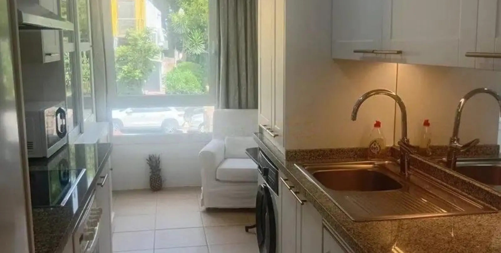 Sale of middle floor apartment in The Golden Mile 9
