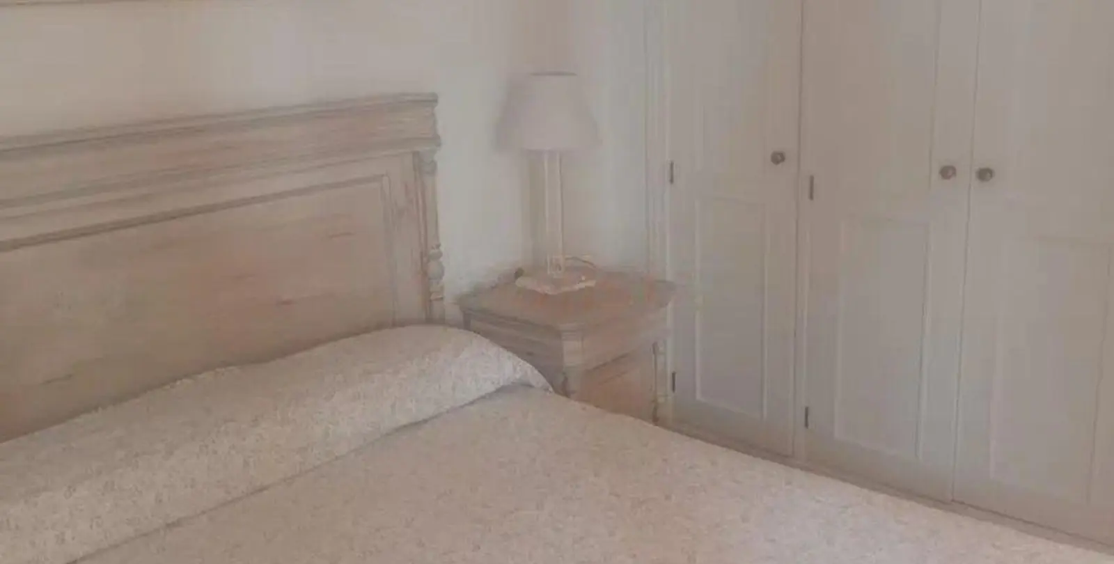 Sale of middle floor apartment in The Golden Mile 12