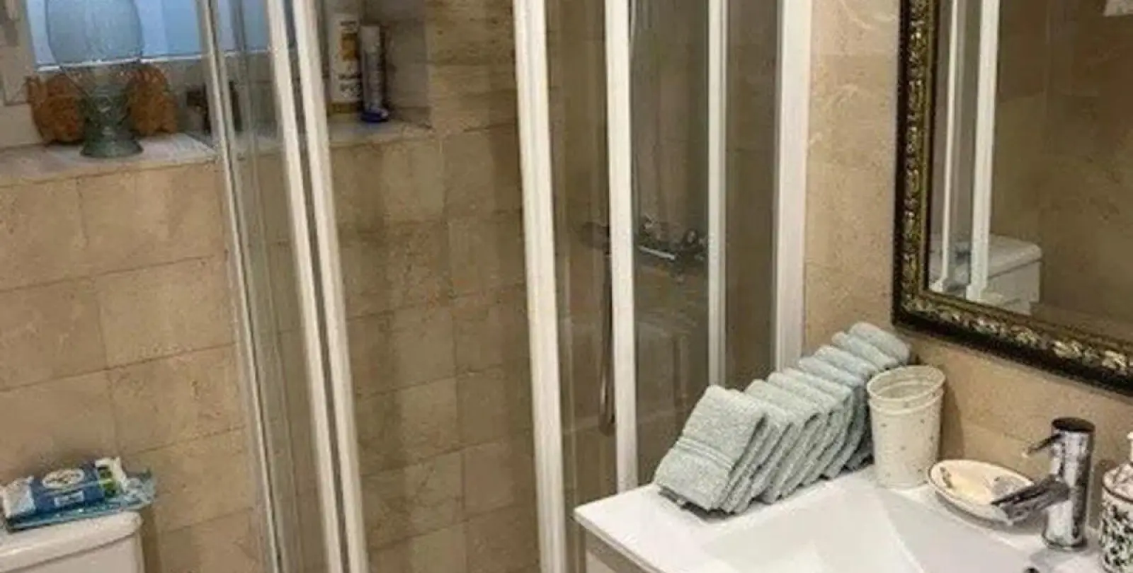 Sale of middle floor apartment in The Golden Mile 14