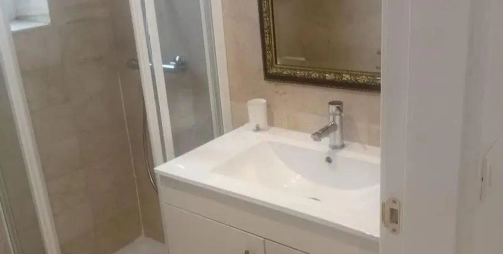 Sale of middle floor apartment in The Golden Mile 17