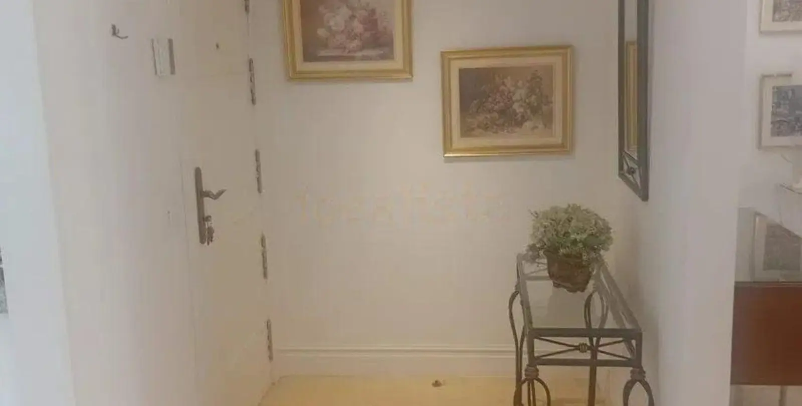 Sale of middle floor apartment in The Golden Mile 18