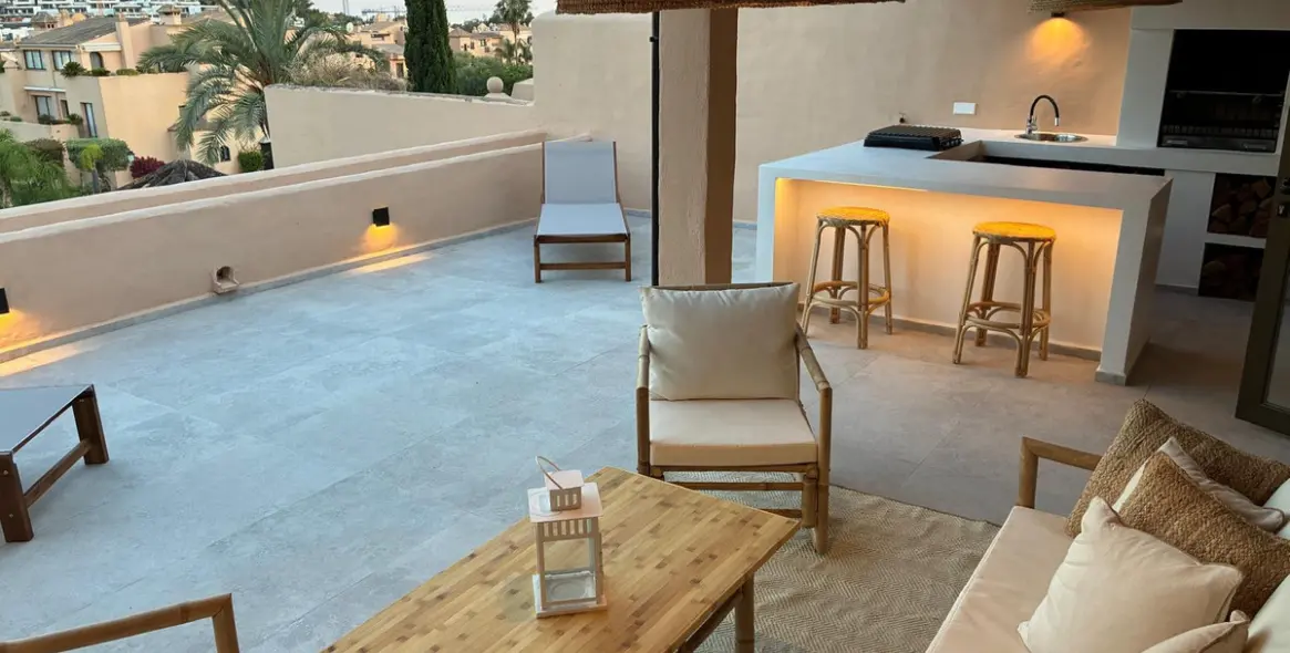 Sale of penthouse duplex in Estepona 1
