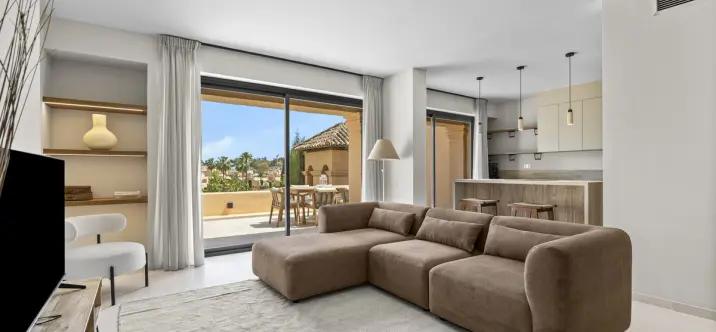 Sale of penthouse duplex in Estepona 1