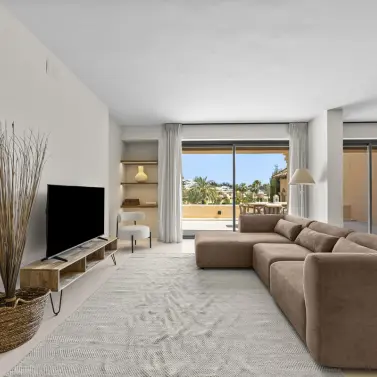 Sale of penthouse duplex in Estepona