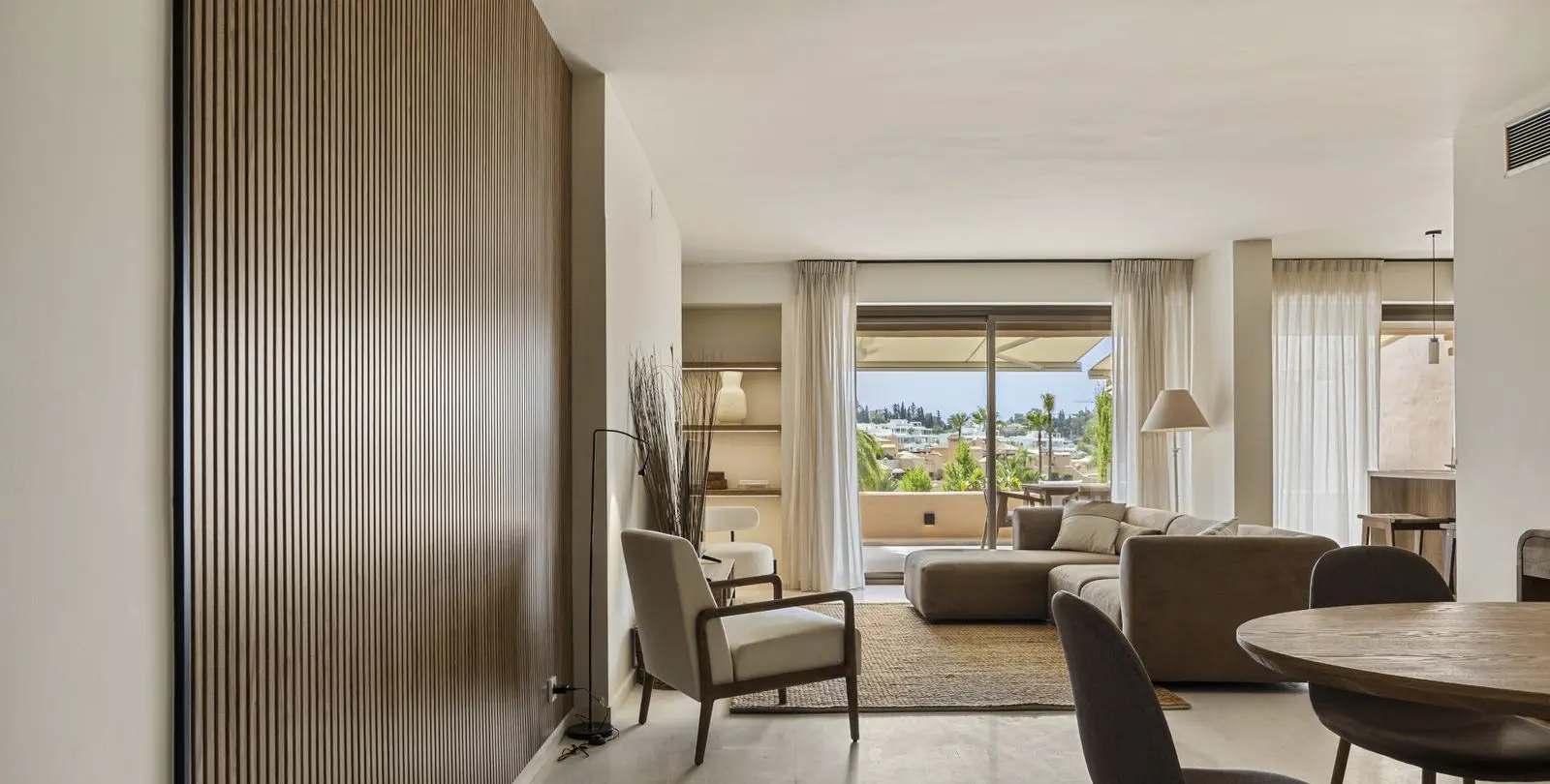 Продажа двухуровневого пентхауса в Estepona 2