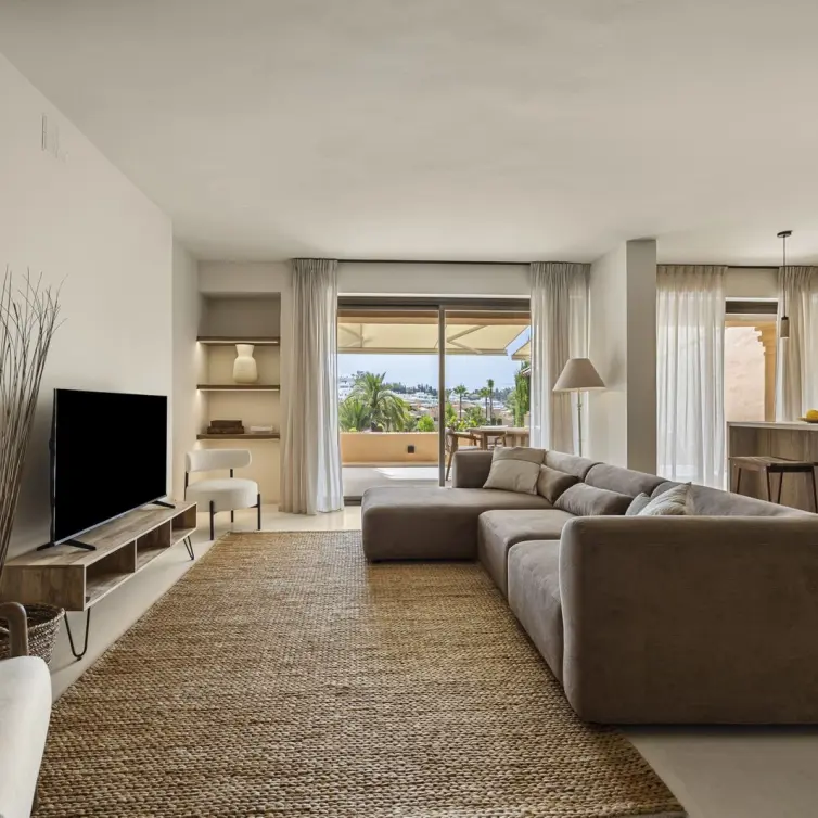 Продажа двухуровневого пентхауса в Estepona
