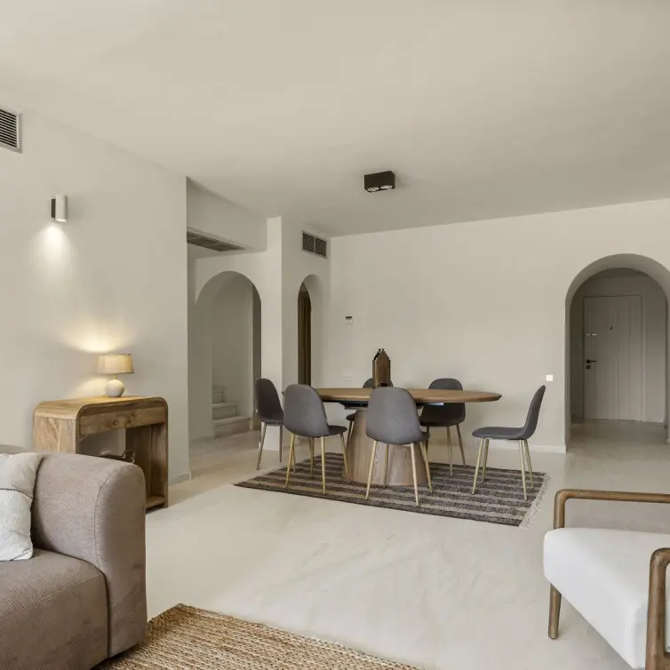 Продажа двухуровневого пентхауса в Estepona