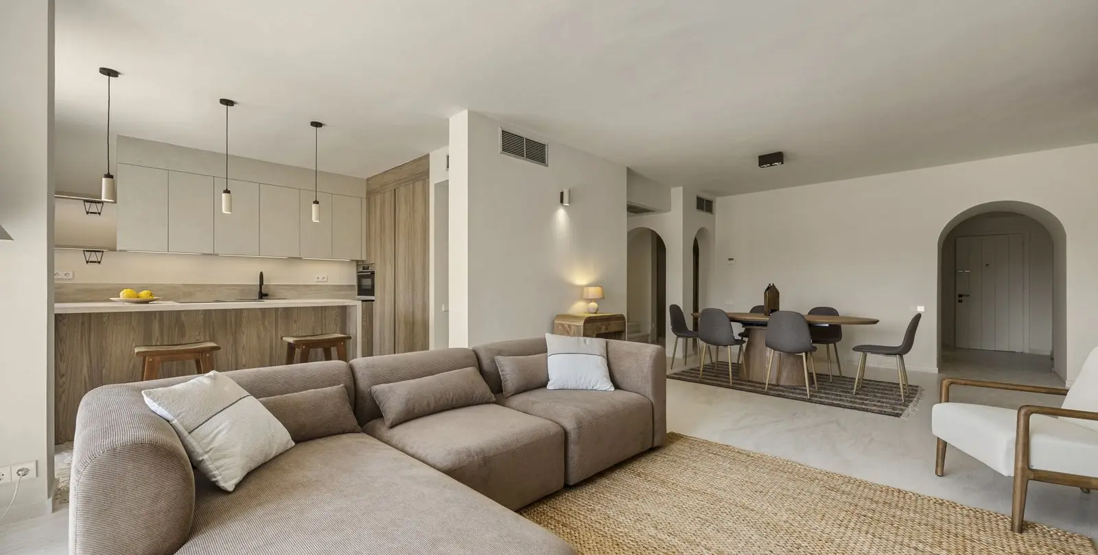 Продажа двухуровневого пентхауса в Estepona 10