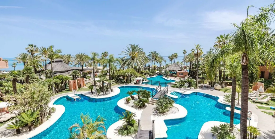 Venta de apartamento en planta media en Estepona 5