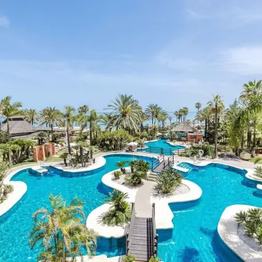 Venta de apartamento en planta media en Estepona