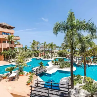 Venta de apartamento en planta media en Estepona