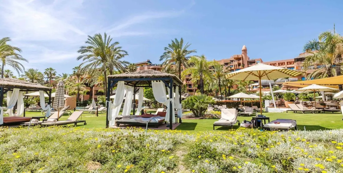 Venta de apartamento en planta media en Estepona 8
