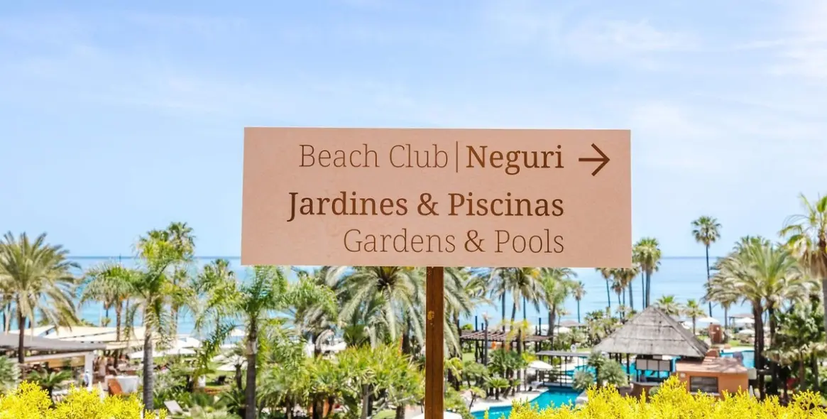 Venta de apartamento en planta media en Estepona 26