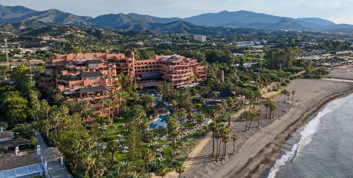Venta de apartamento en planta media en Estepona 31